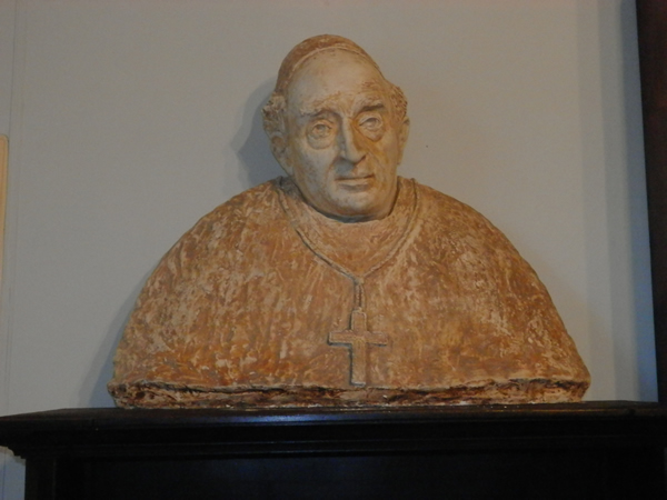 biblioteca_busto_1.jpg biblioteca_busto_1.jpg