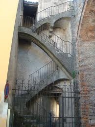 arte_la_tribuna_scale_accesso_all_edicola.jpg